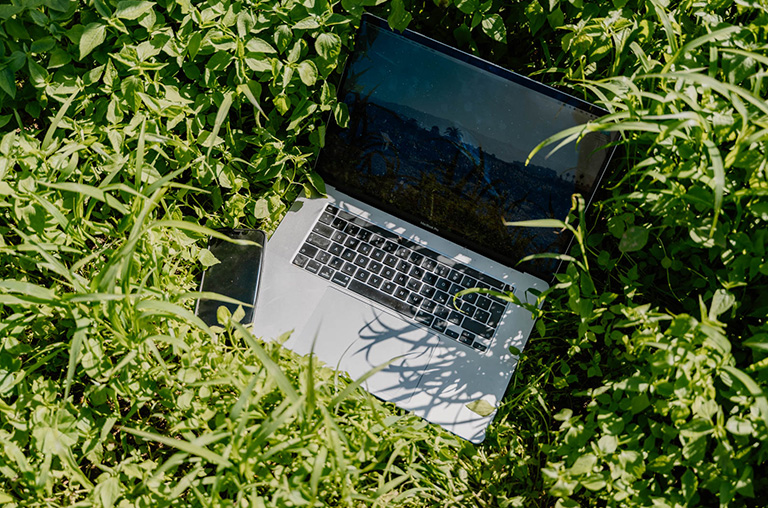 finca encuentro workshops laptop